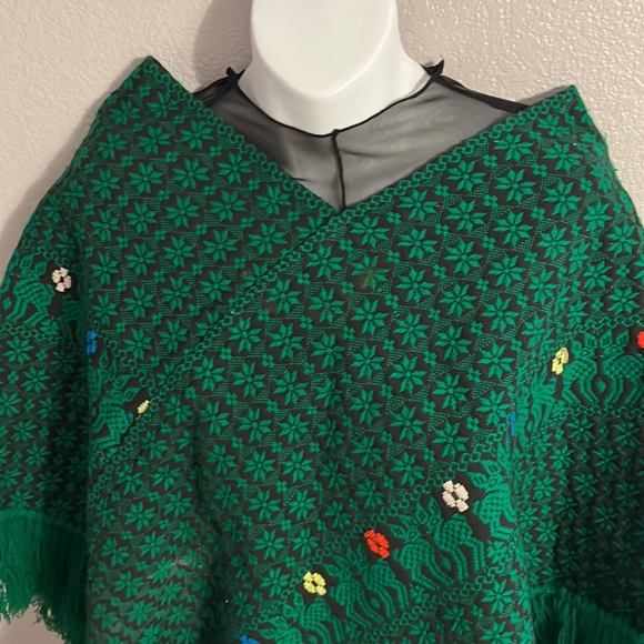 Hand made poncho - Picture 3 of 11